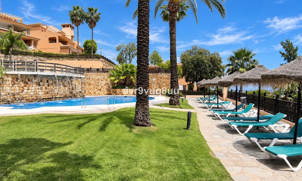 2 quarto Penthouse para venda em La Mairena com piscina garagem - 375 000 € (Ref: 10130978)