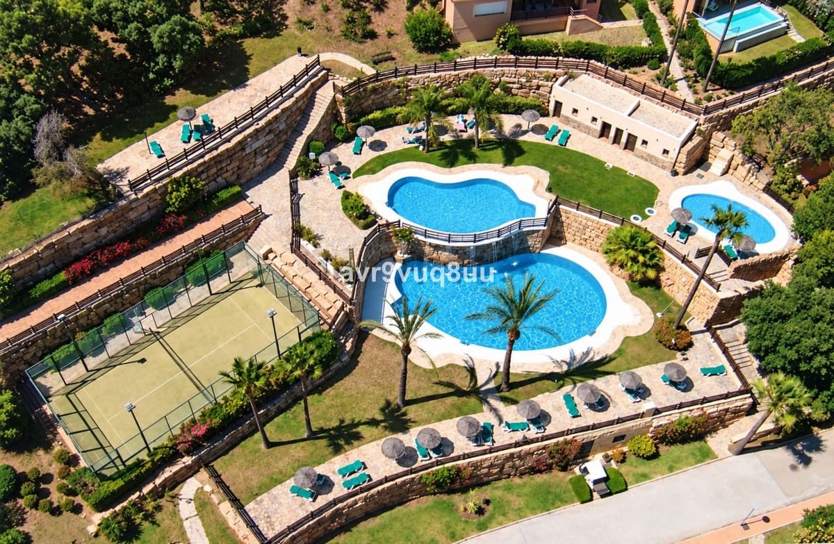 2 quarto Penthouse para venda em La Mairena com piscina garagem - 375 000 € (Ref: 10130978)