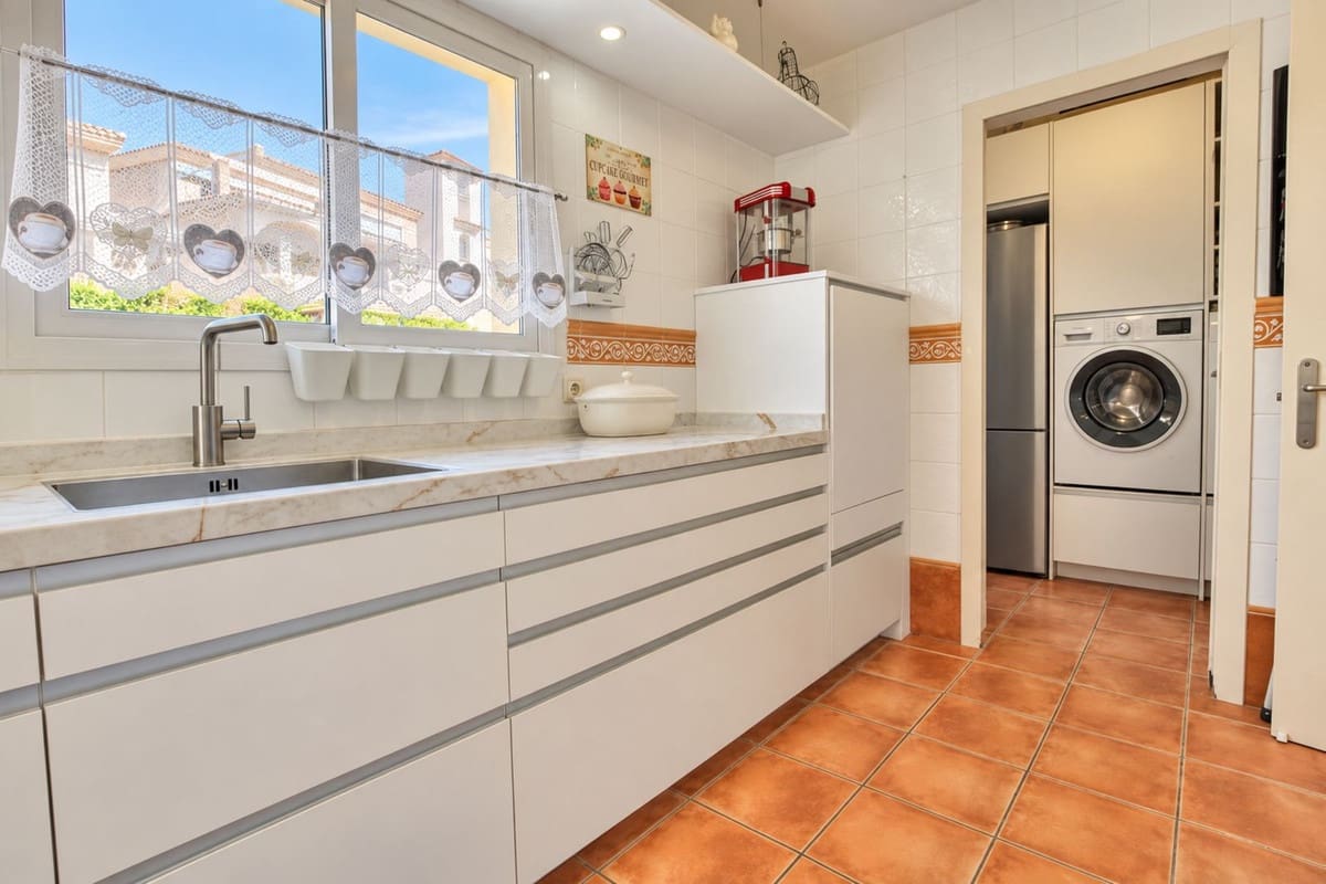 2 bedroom Penthouse for sale in La Mairena with pool garage - € 375,000 (Ref: 10130978)