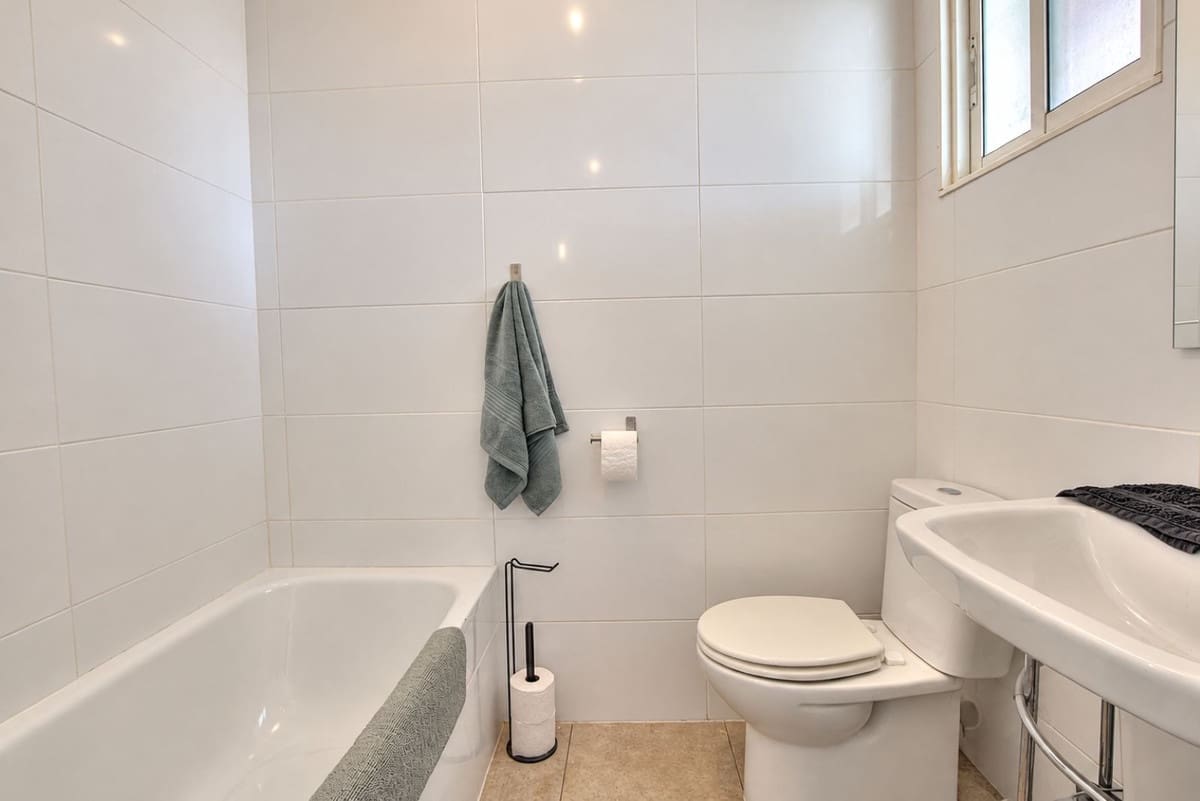 6 soverom Villa til salgs i La Cala de Mijas med svømmebasseng garasje - € 595 000 (Ref: 10153119)