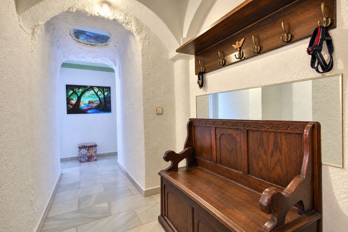 6 soverom Villa til salgs i La Cala de Mijas med svømmebasseng garasje - € 595 000 (Ref: 10153119)