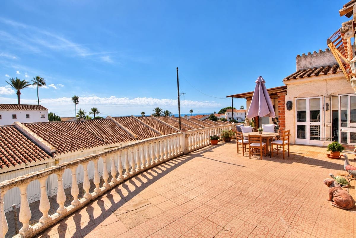 6 soverom Villa til salgs i La Cala de Mijas med svømmebasseng garasje - € 595 000 (Ref: 10153119)
