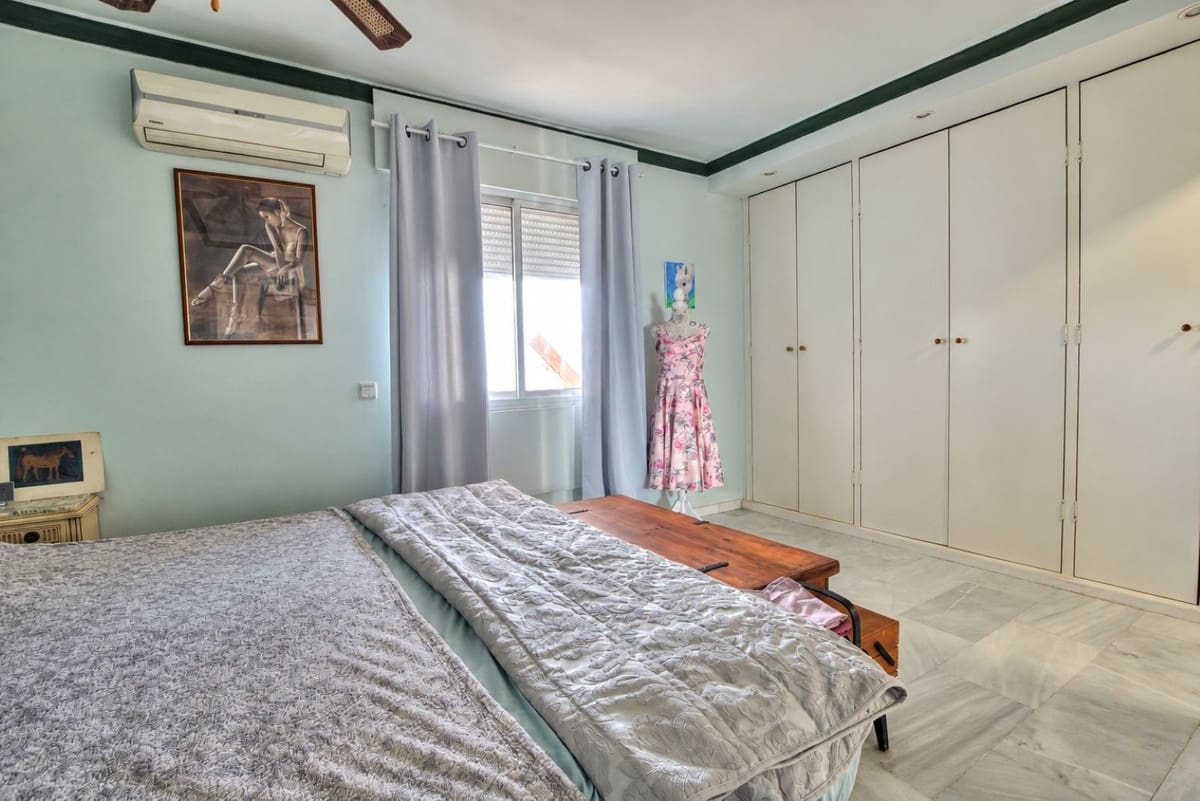 6 soverom Villa til salgs i La Cala de Mijas med svømmebasseng garasje - € 595 000 (Ref: 10153119)