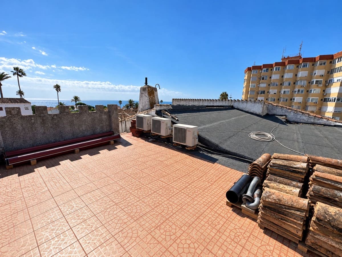6 soverom Villa til salgs i La Cala de Mijas med svømmebasseng garasje - € 595 000 (Ref: 10153119)