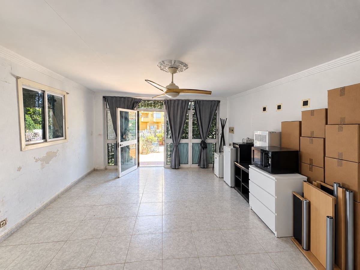 6 soverom Villa til salgs i La Cala de Mijas med svømmebasseng garasje - € 595 000 (Ref: 10153119)