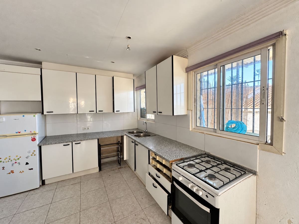 6 soverom Villa til salgs i La Cala de Mijas med svømmebasseng garasje - € 595 000 (Ref: 10153119)
