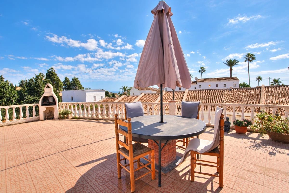 6 soverom Villa til salgs i La Cala de Mijas med svømmebasseng garasje - € 595 000 (Ref: 10153119)