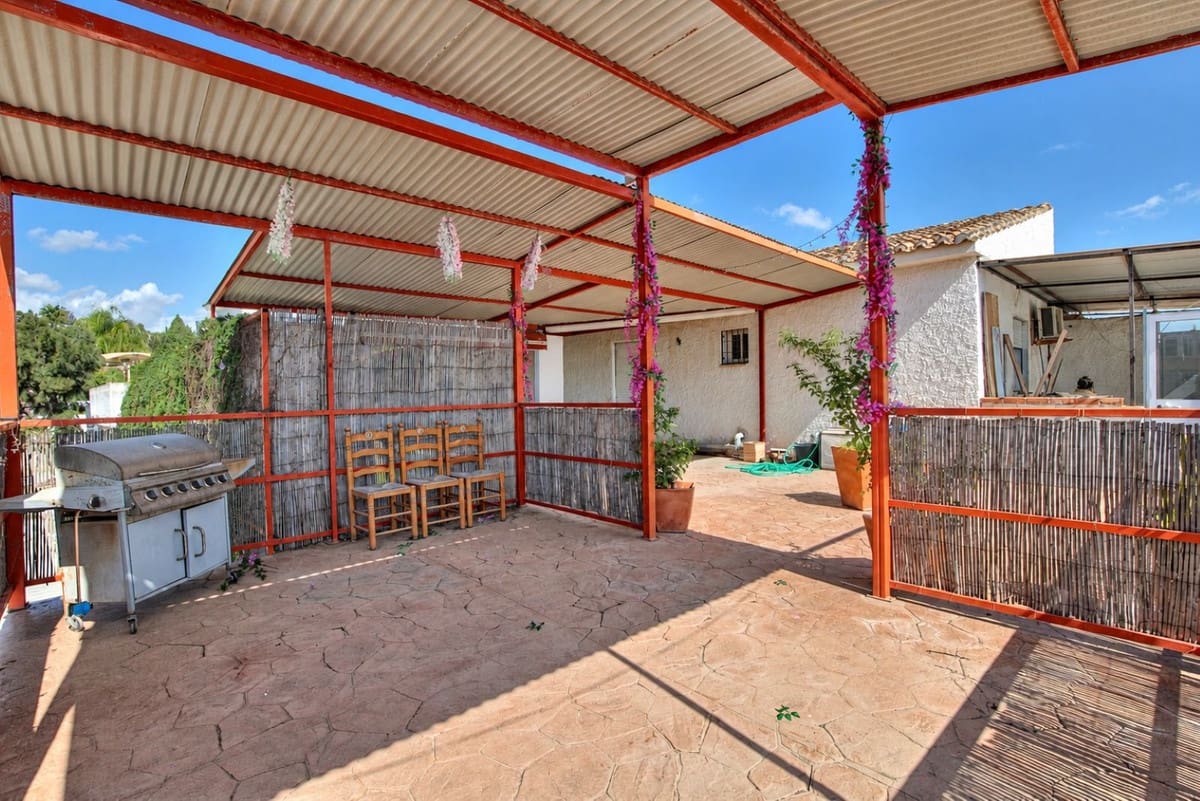 6 soverom Villa til salgs i La Cala de Mijas med svømmebasseng garasje - € 595 000 (Ref: 10153119)