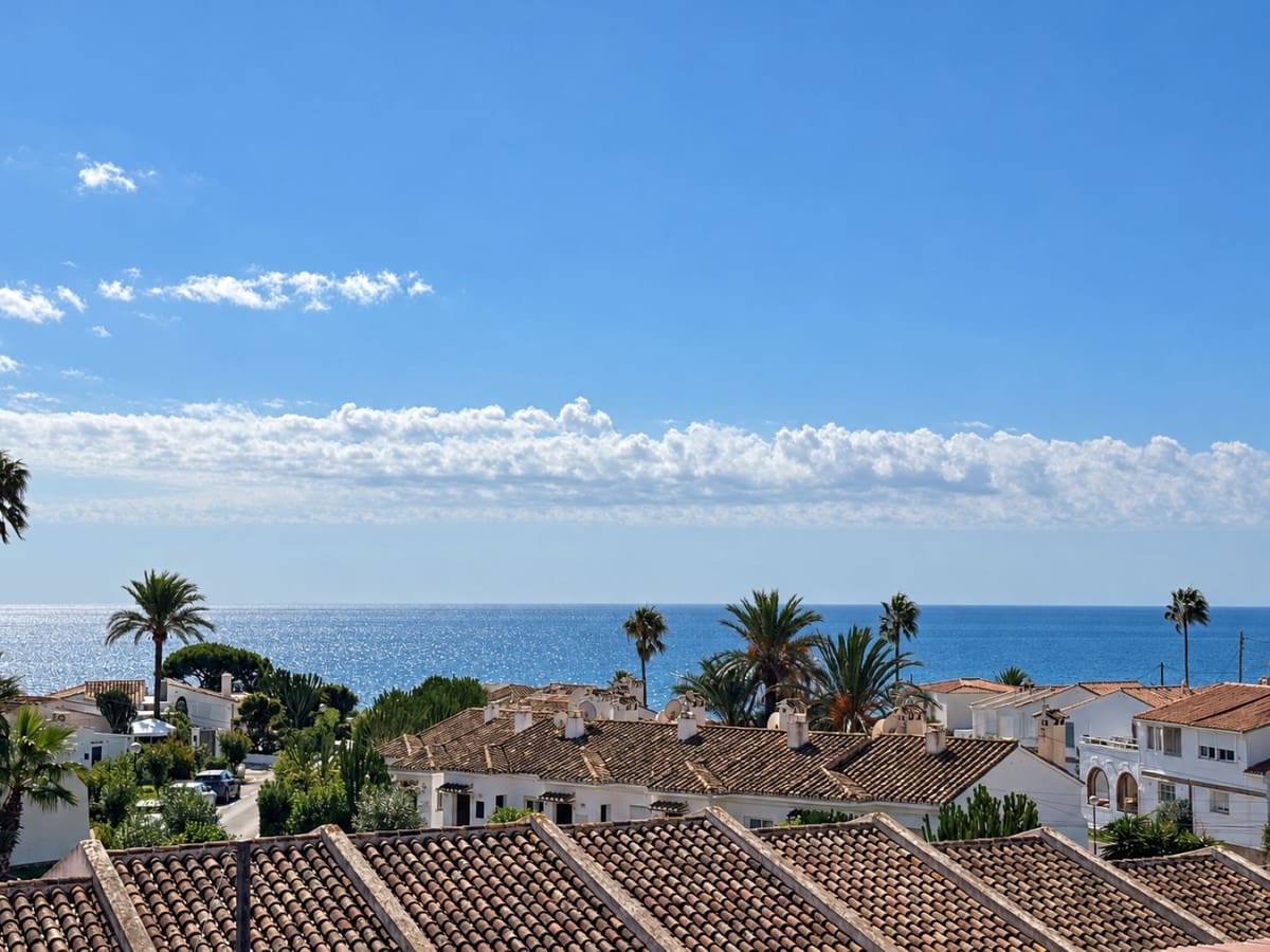 6 soverom Villa til salgs i La Cala de Mijas med svømmebasseng garasje - € 595 000 (Ref: 10153119)