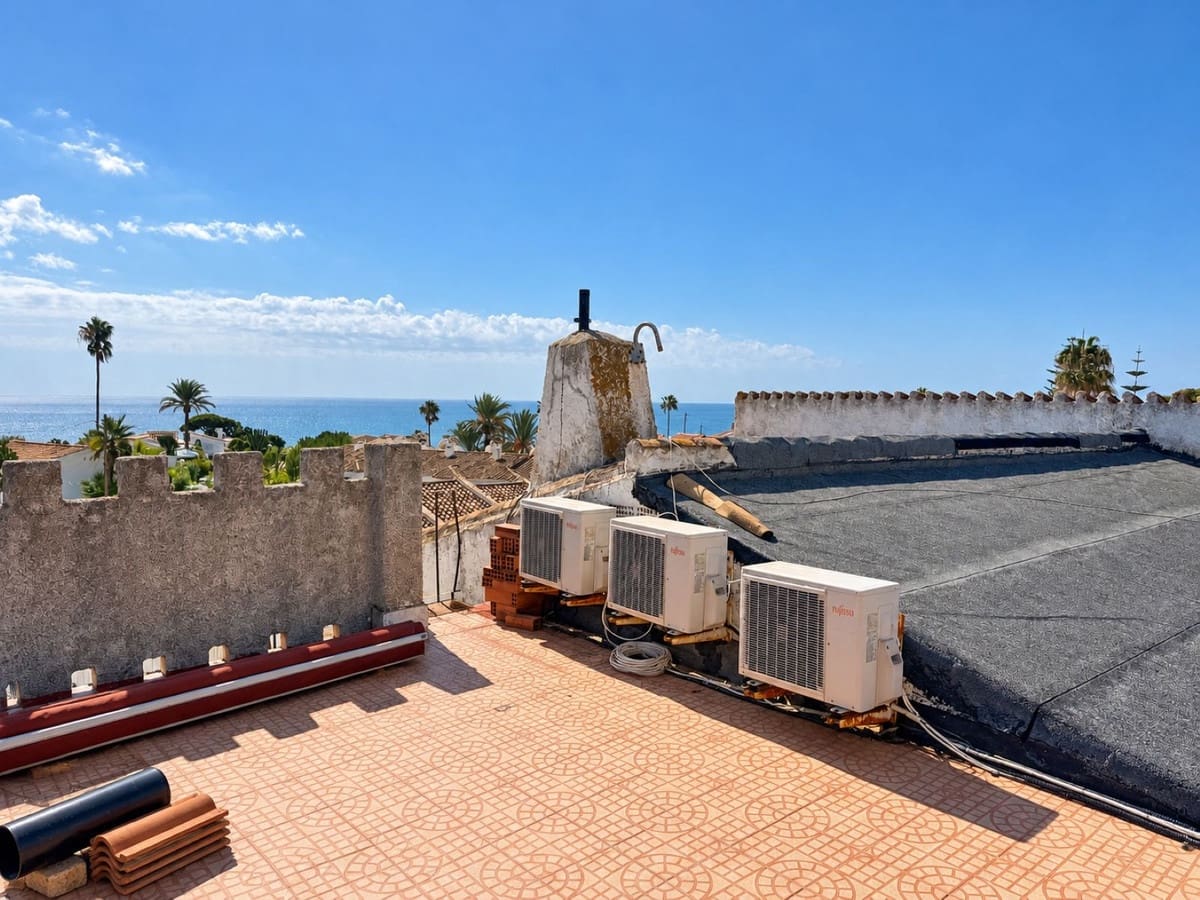 6 soverom Villa til salgs i La Cala de Mijas med svømmebasseng garasje - € 595 000 (Ref: 10153119)