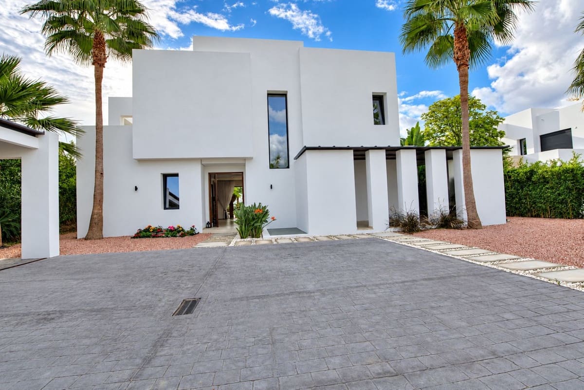 4 soverom Villa til salgs i La Cala Golf med svømmebasseng garasje - € 1 800 000 (Ref: 10165839)