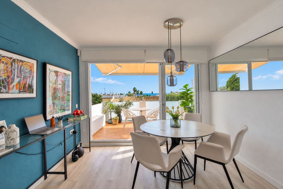 2 soveværelse Villa til salg i El Chaparral med swimmingpool garage - € 825.000 (Ref: 10167463)