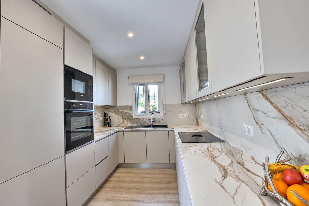 2 soveværelse Villa til salg i El Chaparral med swimmingpool garage - € 825.000 (Ref: 10167463)