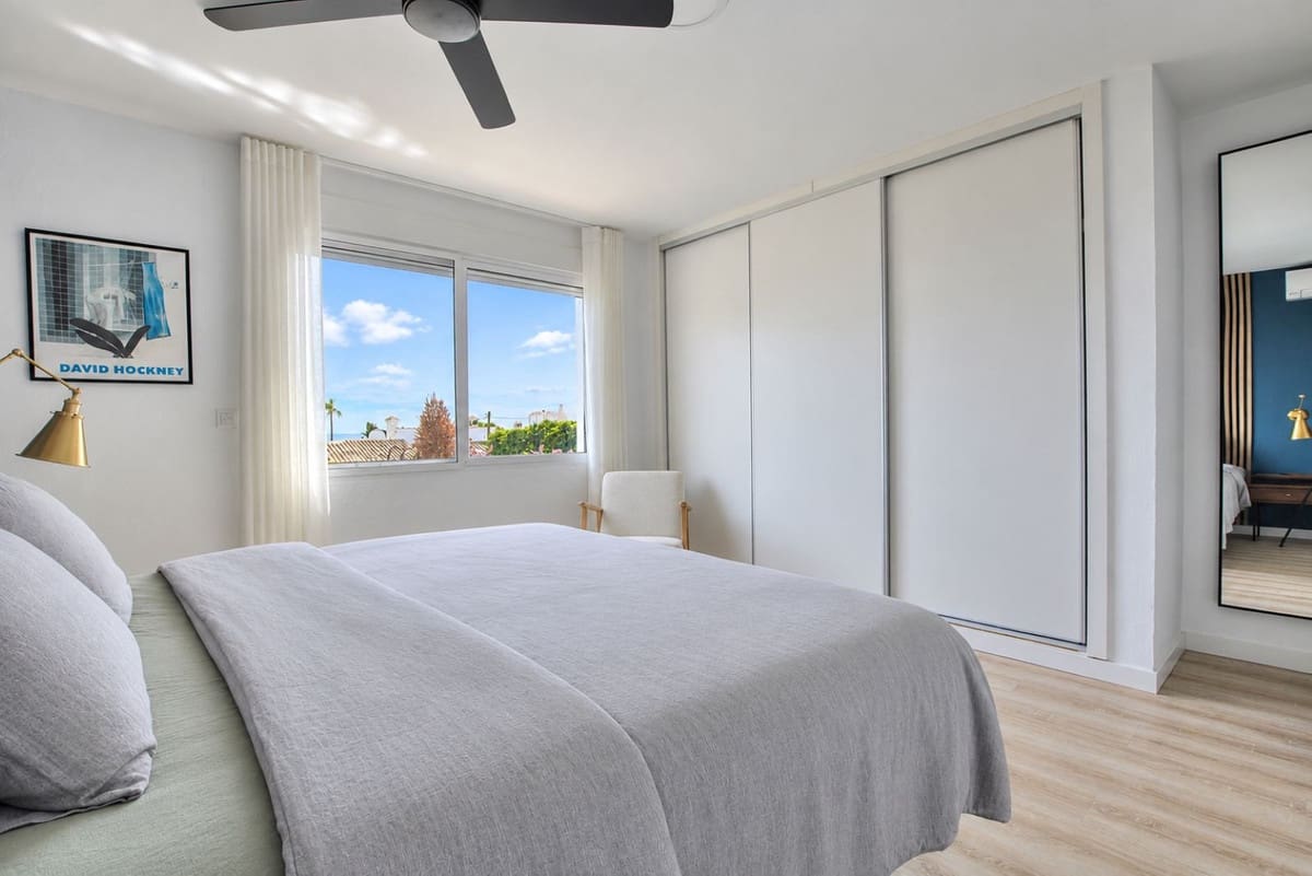 2 soveværelse Villa til salg i El Chaparral med swimmingpool garage - € 825.000 (Ref: 10167463)