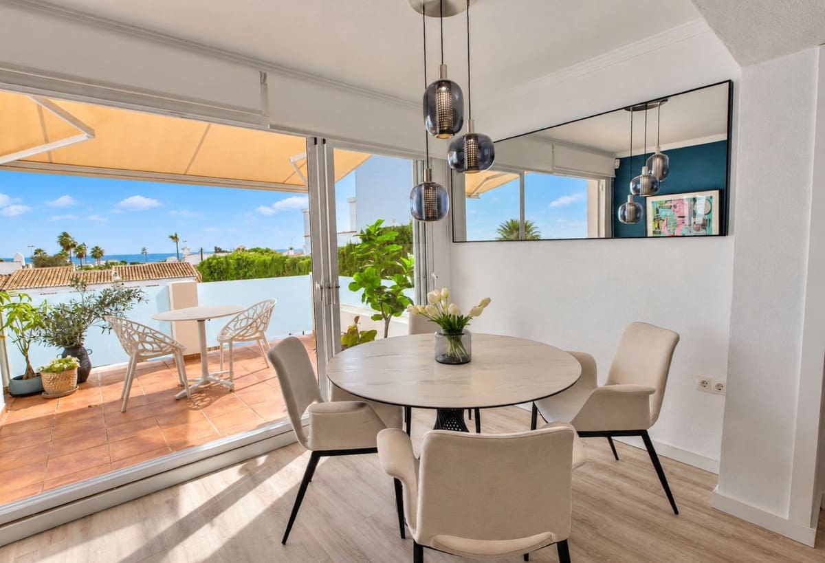 2 soveværelse Villa til salg i El Chaparral med swimmingpool garage - € 825.000 (Ref: 10167463)