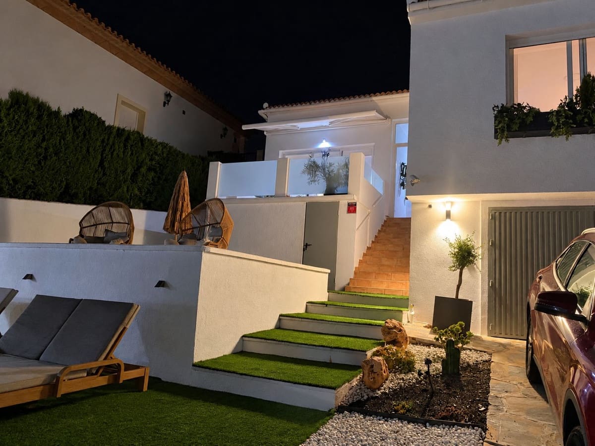 2 soveværelse Villa til salg i El Chaparral med swimmingpool garage - € 825.000 (Ref: 10167463)
