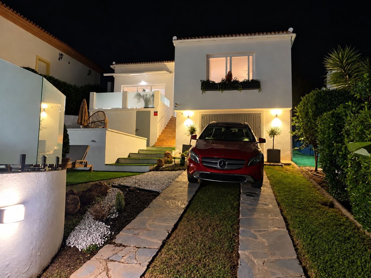 2 soveværelse Villa til salg i El Chaparral med swimmingpool garage - € 825.000 (Ref: 10167463)
