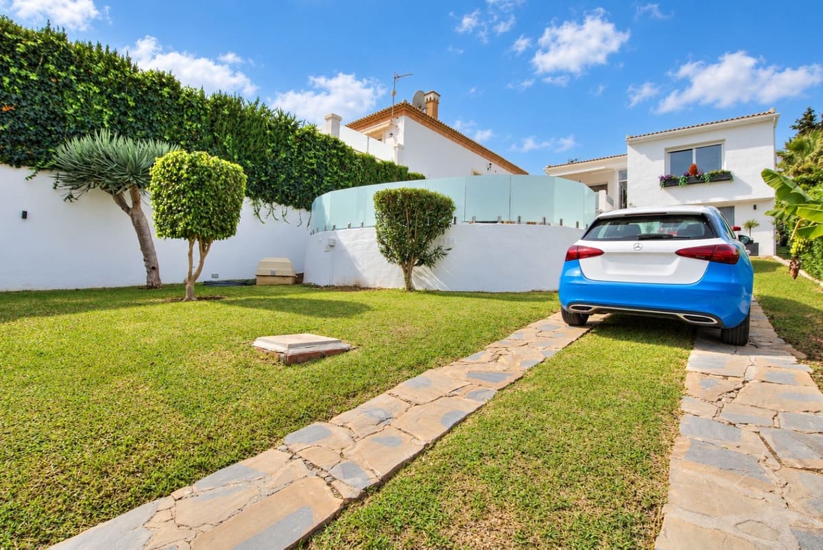 2 soveværelse Villa til salg i El Chaparral med swimmingpool garage - € 825.000 (Ref: 10167463)
