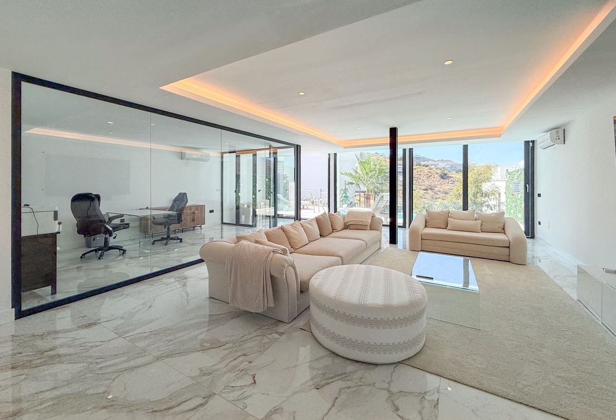 5 chambre Villa/Maison à vendre à La Cala Golf avec piscine garage - 975 000 € (Ref: 10167580)