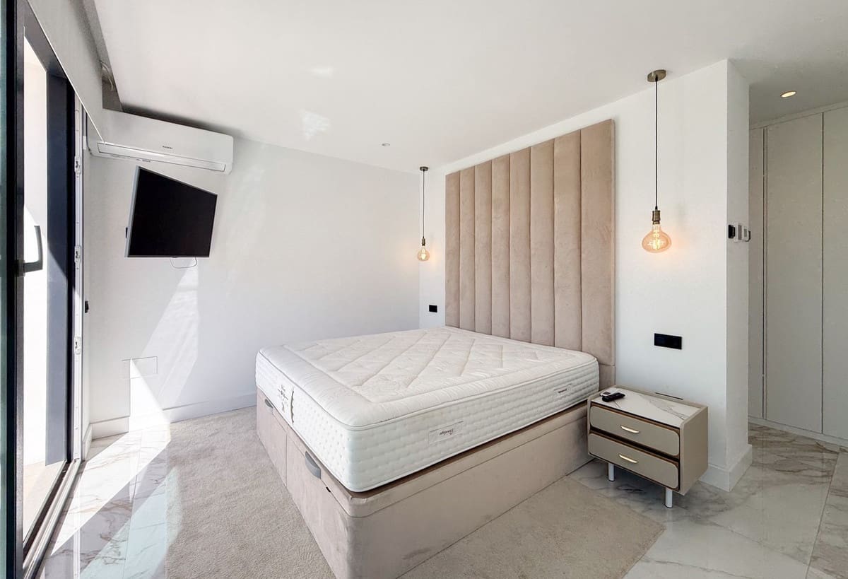 5 chambre Villa/Maison à vendre à La Cala Golf avec piscine garage - 975 000 € (Ref: 10167580)