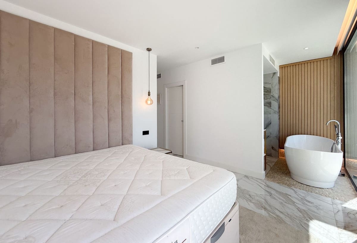 5 chambre Villa/Maison à vendre à La Cala Golf avec piscine garage - 975 000 € (Ref: 10167580)