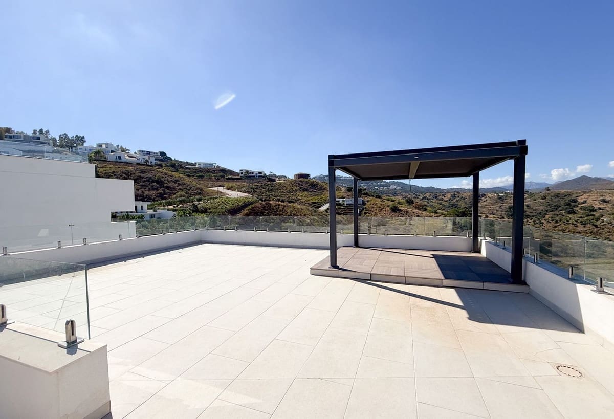 5 chambre Villa/Maison à vendre à La Cala Golf avec piscine garage - 975 000 € (Ref: 10167580)