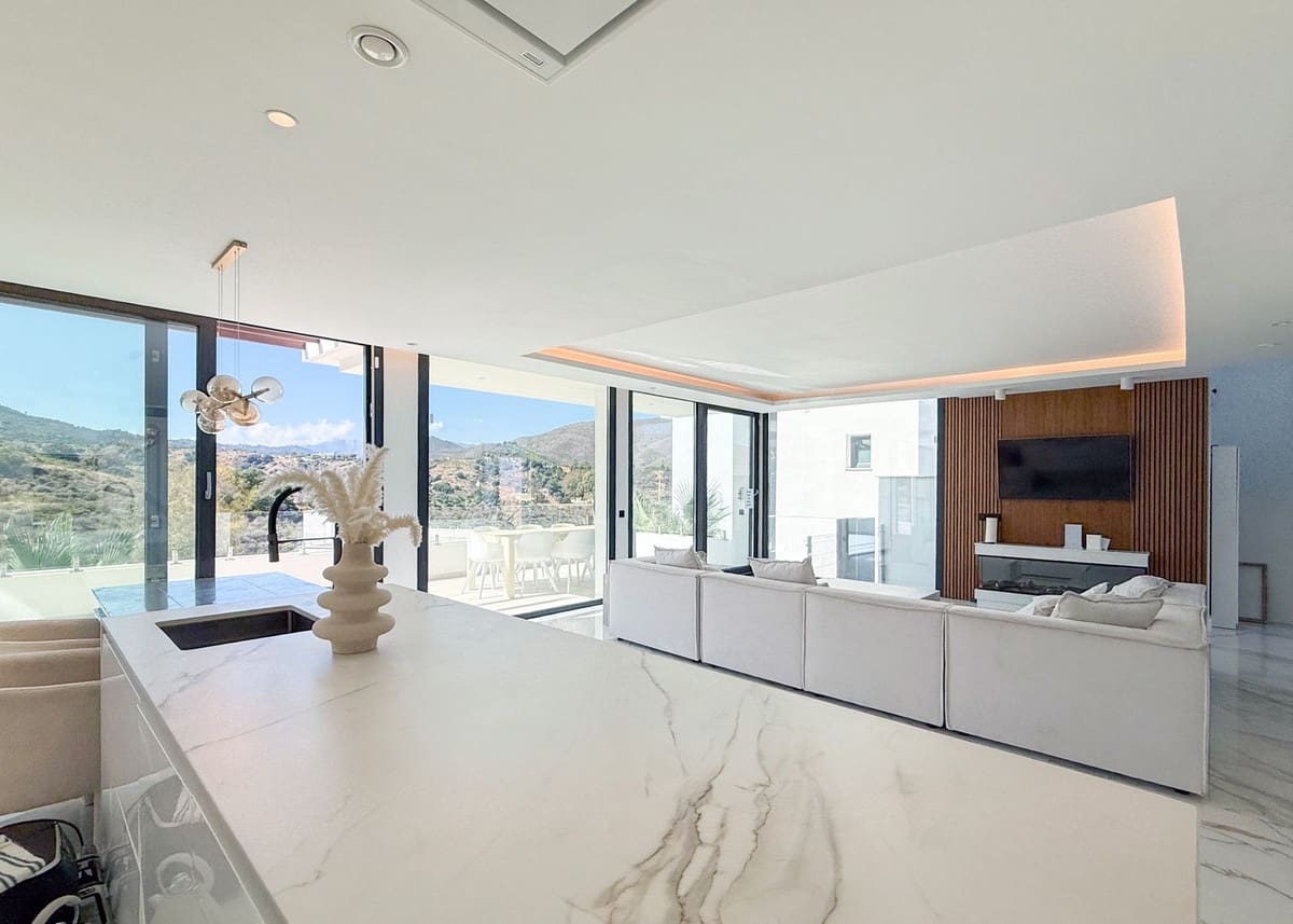 5 chambre Villa/Maison à vendre à La Cala Golf avec piscine garage - 975 000 € (Ref: 10167580)