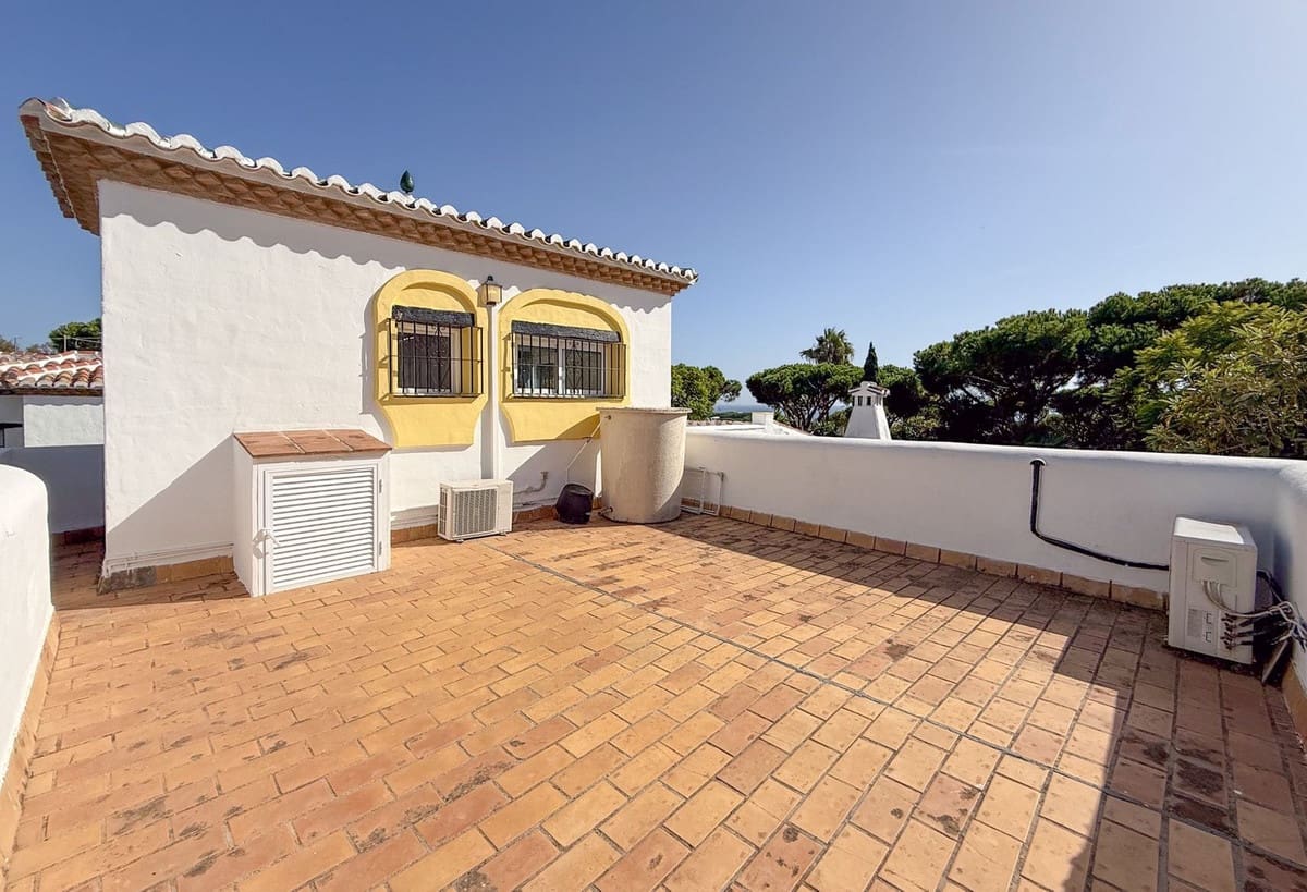 3 soveværelse Villa til salg i Calahonda med swimmingpool garage - € 635.000 (Ref: 10182132)