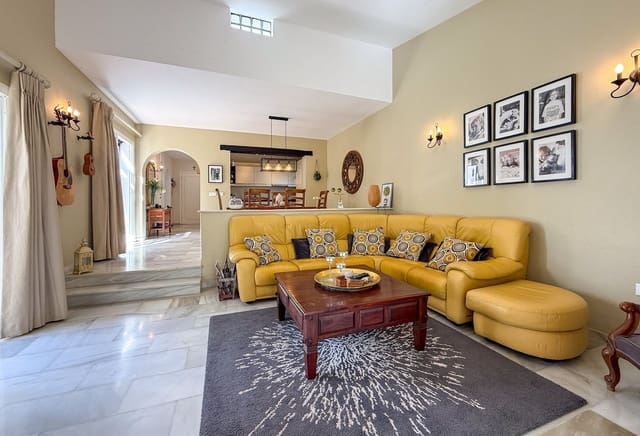 3 soveværelse Villa til salg i Calahonda, Mijas med swimmingpool garage - € 635.000 (Ref: 10182132)