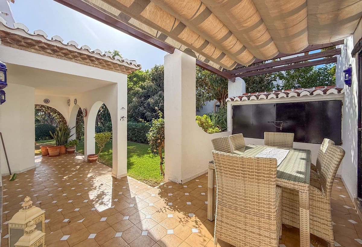 3 soveværelse Villa til salg i Calahonda med swimmingpool garage - € 635.000 (Ref: 10182132)
