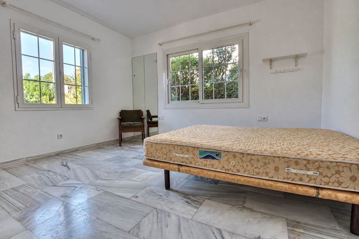 4 slaapkamer Villa te koop in Calahonda met zwembad garage - € 849.950 (Ref: 10186114)