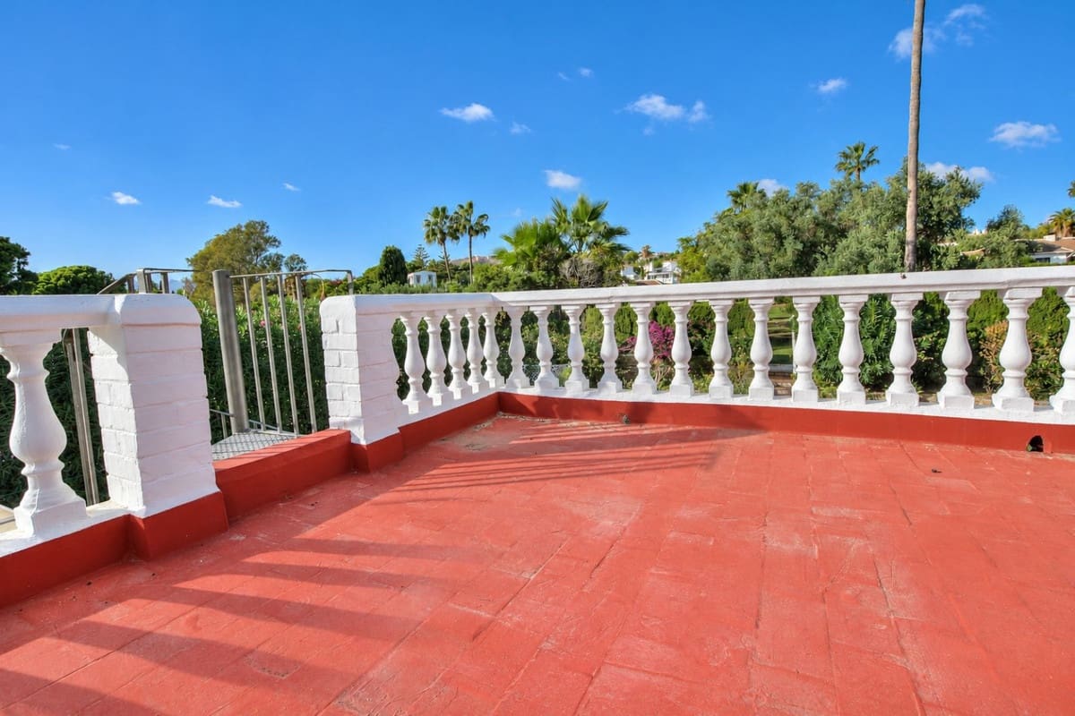 4 slaapkamer Villa te koop in Calahonda met zwembad garage - € 849.950 (Ref: 10186114)