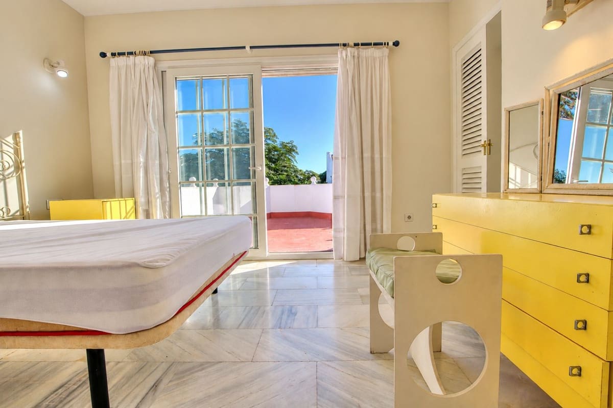 4 slaapkamer Villa te koop in Calahonda met zwembad garage - € 849.950 (Ref: 10186114)