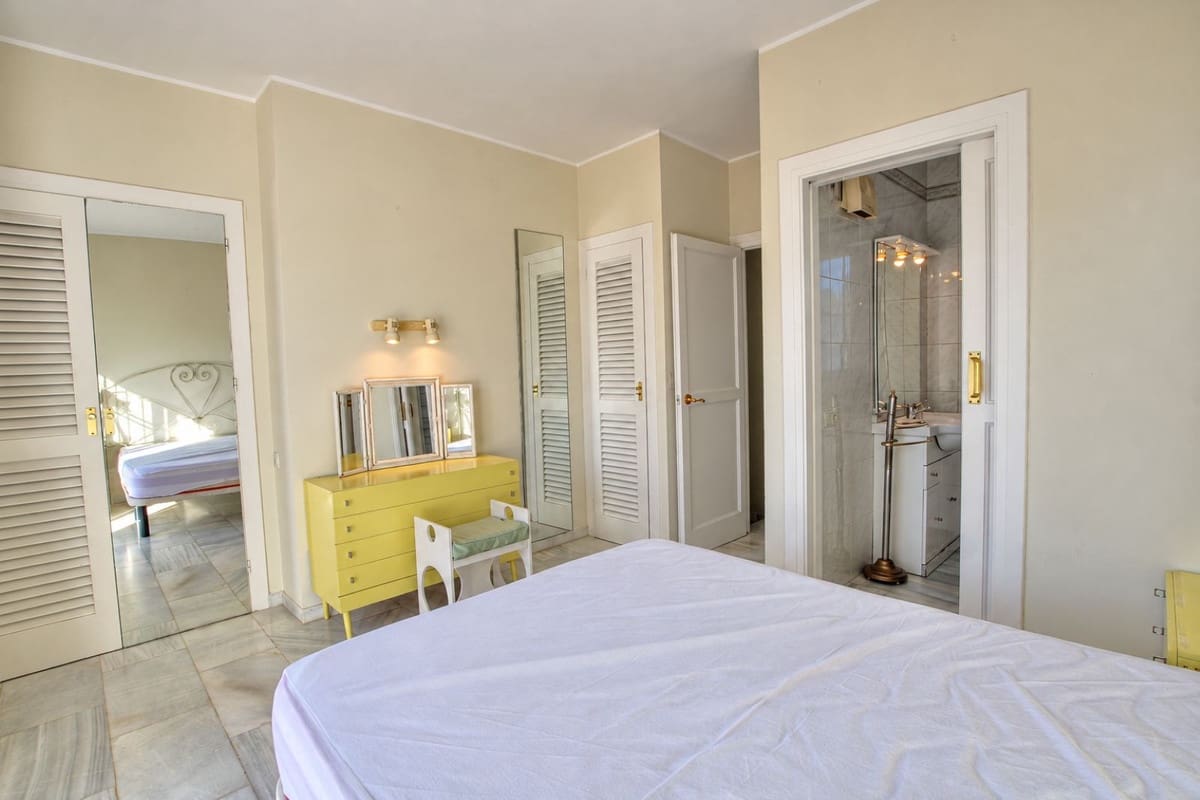 4 slaapkamer Villa te koop in Calahonda met zwembad garage - € 849.950 (Ref: 10186114)
