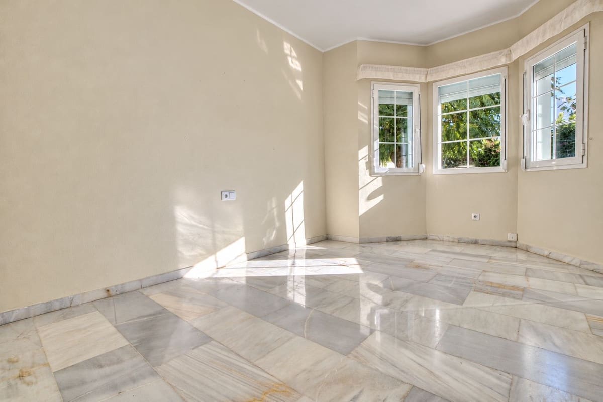 4 slaapkamer Villa te koop in Calahonda met zwembad garage - € 849.950 (Ref: 10186114)