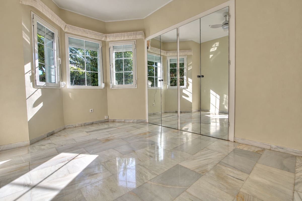 4 slaapkamer Villa te koop in Calahonda met zwembad garage - € 849.950 (Ref: 10186114)