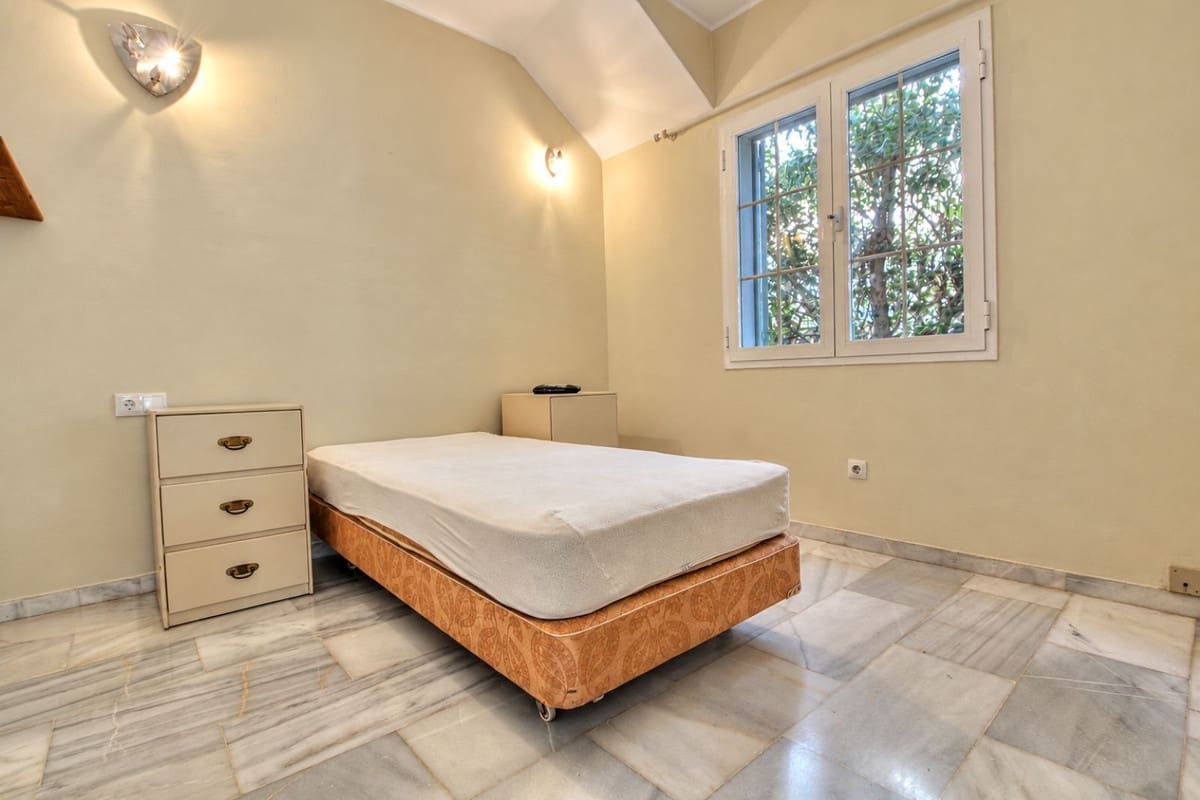 4 slaapkamer Villa te koop in Calahonda met zwembad garage - € 849.950 (Ref: 10186114)