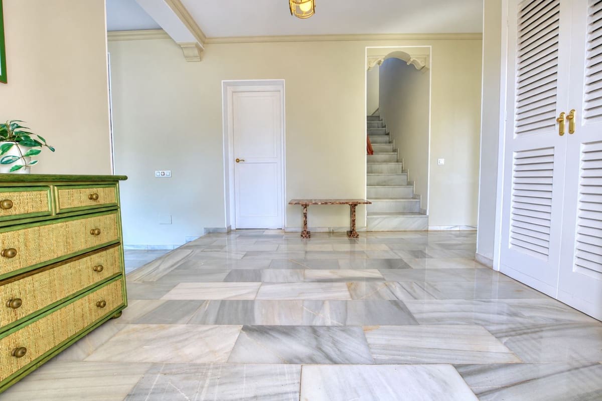 4 slaapkamer Villa te koop in Calahonda met zwembad garage - € 849.950 (Ref: 10186114)