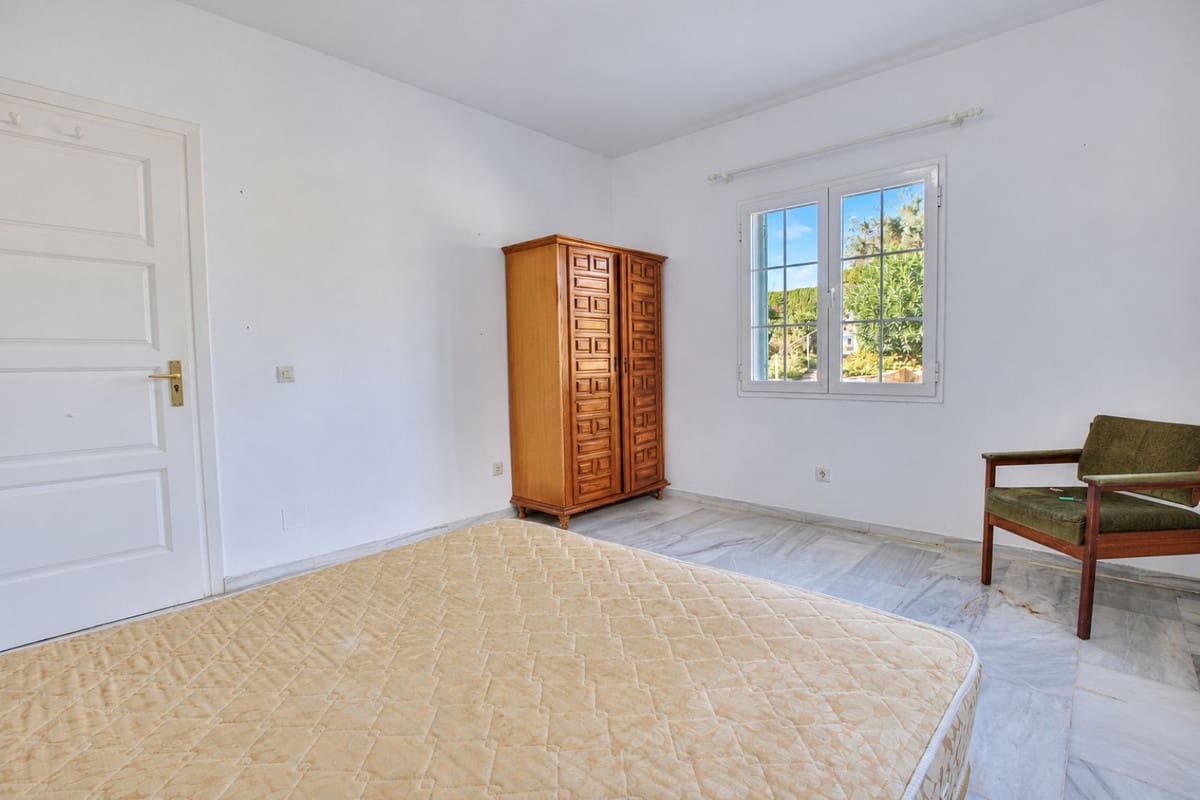 4 slaapkamer Villa te koop in Calahonda met zwembad garage - € 849.950 (Ref: 10186114)