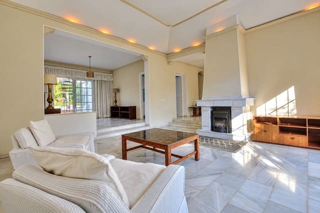 4 sypialnia Willa na sprzedaż w Calahonda, Mijas z basenem garażem - 849 950 € (Ref: 10186114)