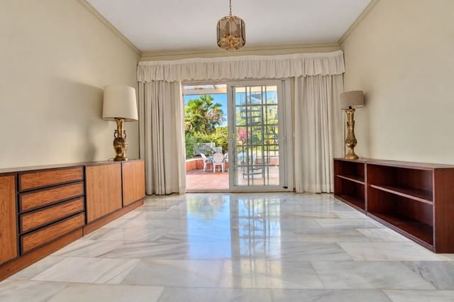 4 sypialnia Willa na sprzedaż w Calahonda, Mijas z basenem garażem - 849 950 € (Ref: 10186114)
