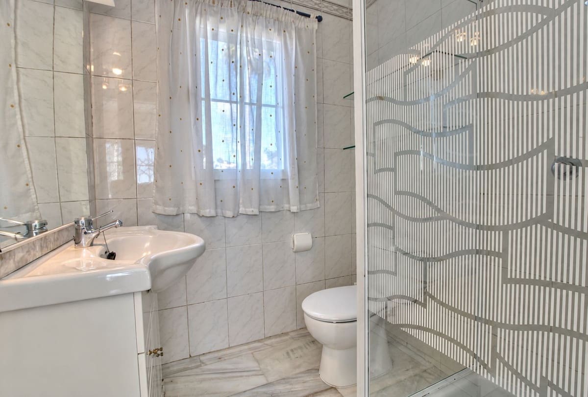 4 slaapkamer Villa te koop in Calahonda met zwembad garage - € 849.950 (Ref: 10186114)