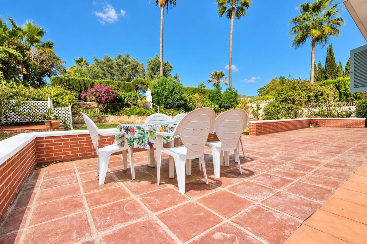 4 slaapkamer Villa te koop in Calahonda met zwembad garage - € 849.950 (Ref: 10186114)