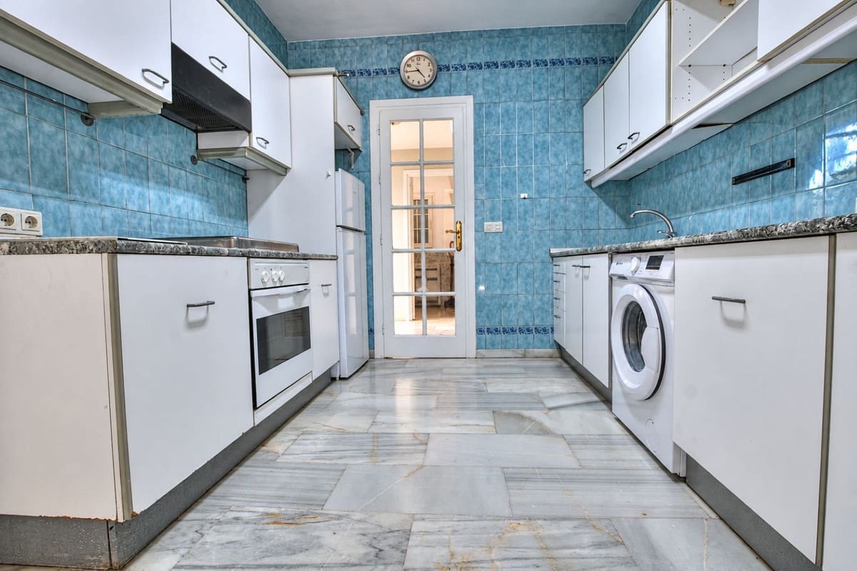 4 slaapkamer Villa te koop in Calahonda met zwembad garage - € 849.950 (Ref: 10186114)