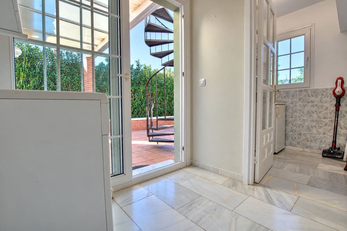 4 slaapkamer Villa te koop in Calahonda met zwembad garage - € 849.950 (Ref: 10186114)