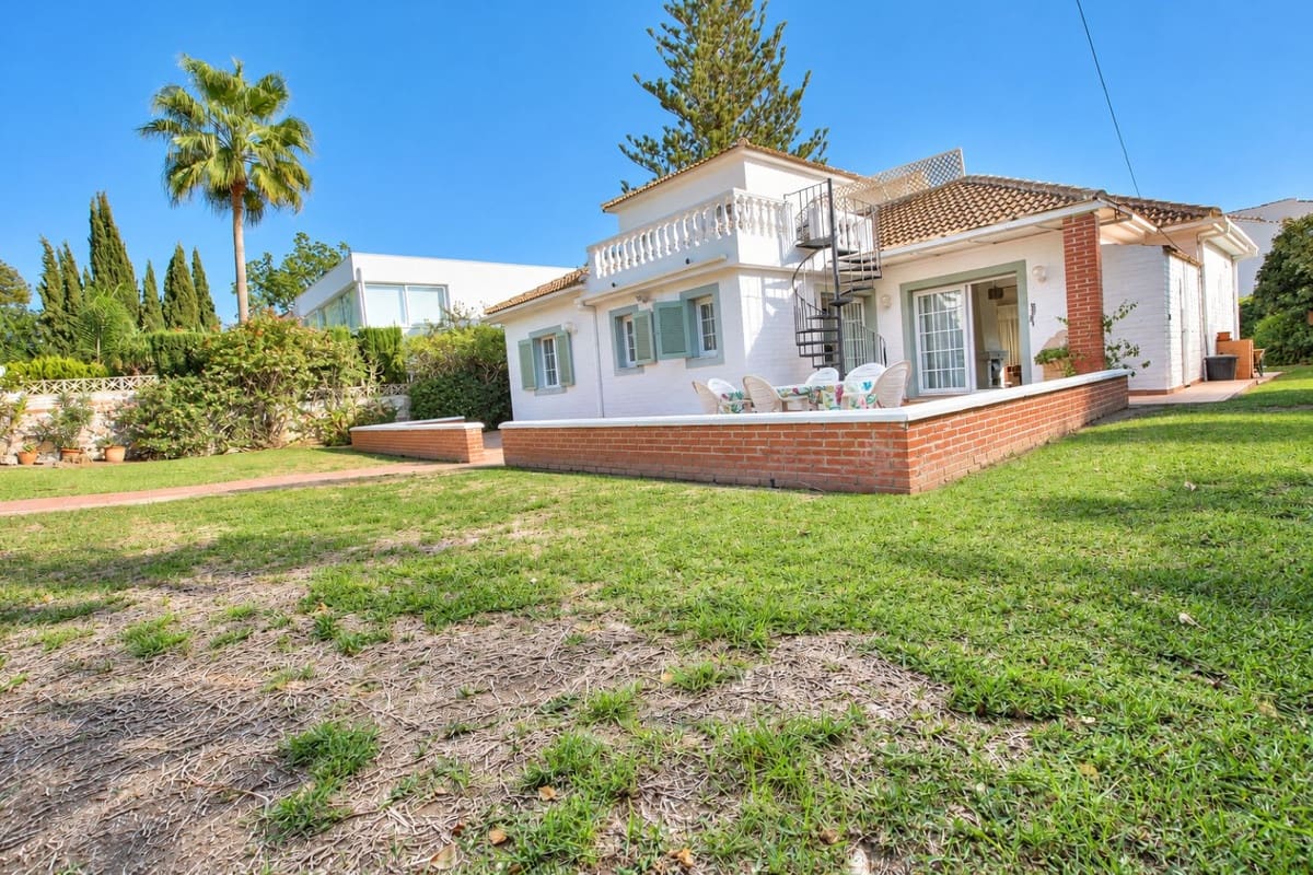 4 slaapkamer Villa te koop in Calahonda met zwembad garage - € 849.950 (Ref: 10186114)