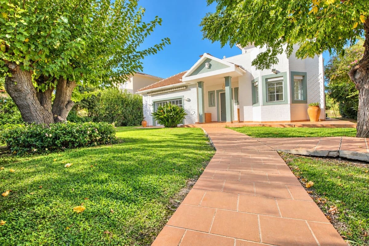 4 slaapkamer Villa te koop in Calahonda met zwembad garage - € 849.950 (Ref: 10186114)