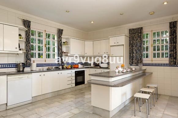 5 bedroom Villa for sale in Mijas Golf with pool garage - € 1,185,000 (Ref: 3910149)