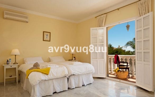 5 bedroom Villa for sale in Mijas Golf with pool garage - € 1,185,000 (Ref: 3910149)