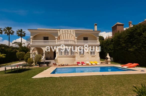 Chalet de 5 habitaciones en Mijas Golf, Mijas en venta con piscina garaje - 1.185.000 € (Ref: 3910149)